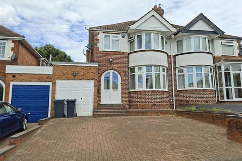 3 bed property, in Olorenshaw Road, £325,000