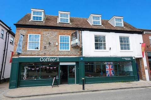 1 bed property, in Market Place, £250,000