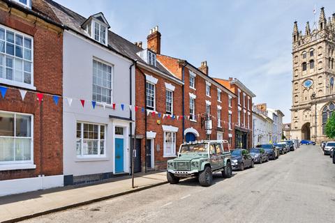 6 bed property, in Church Street, £1,325,000