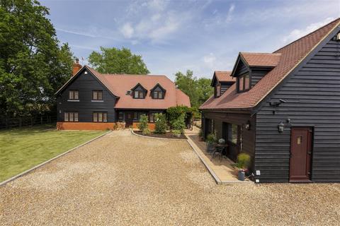 6 bed property, in Oakwood Manor, £1,350,000