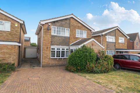 4 bed property, in Knolls Way, £450,000