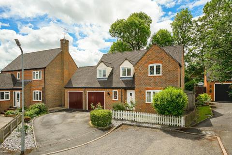 4 bed property, in Scotts Close, £695,000