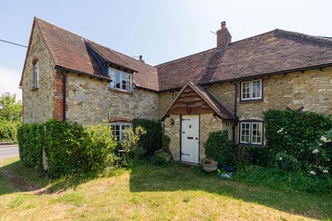 5 bed property, in High Street, £700,000