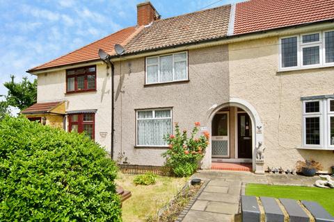 2 bed property, in Lillechurch Road, £350,000