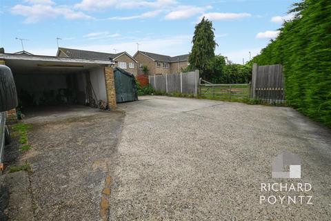 Land, in Somnes Avenue, £80,000