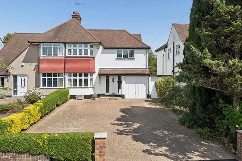 4 bed property, in Central Avenue, £925,000