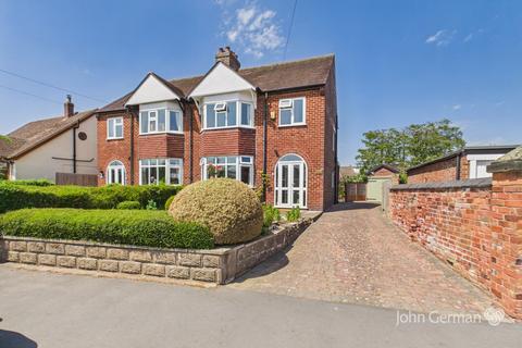 3 bed property, in The Green, £465,000
