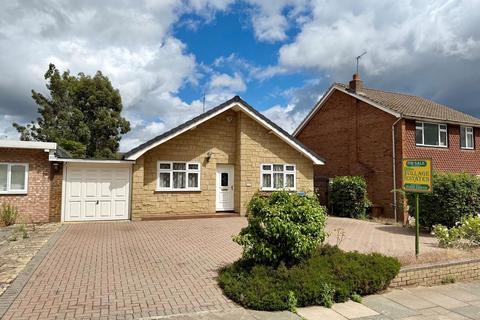 3 bed property, in Oakley Park, £600,000