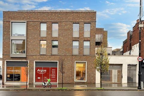 1 bed property, in Flat 1 Hamlet Court, £230,000