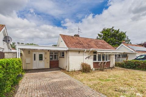 3 bed property, in Lonsdale Road, £240,000