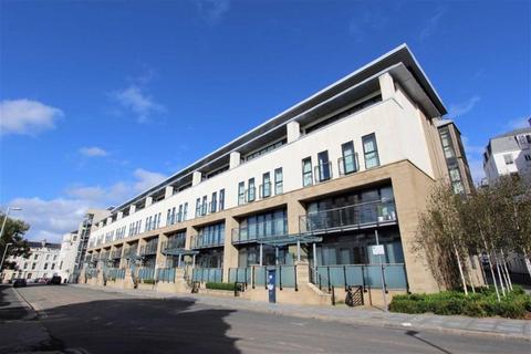2 bed property, in Azure West, £250,000