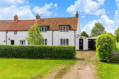 2 bed property, in High Street, £315,000