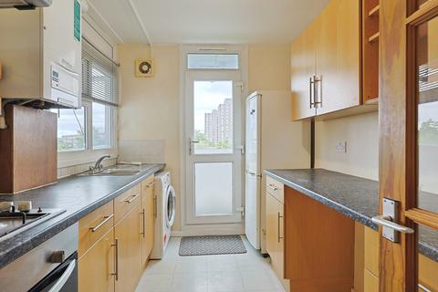 2 bed property, in Winstanley Estate, £215,000