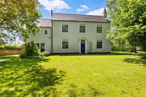5 bed property, in Rushwick Manor, £960,000