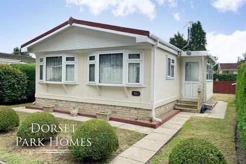 2 bed property, in St Leonards Farm Park, £85,000