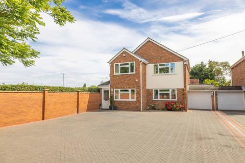 5 bed property, in Slough Road, £1,000,000