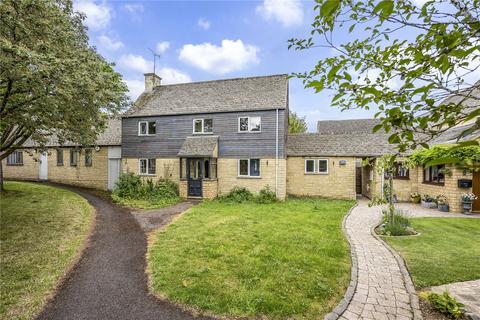3 bed property, in Leamington Road, £550,000