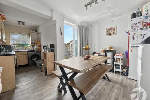 2 bed property, in Somerset Avenue, £375,000