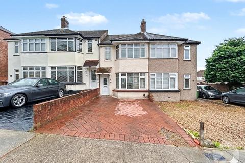 2 bed property, in Somerset Avenue, £375,000