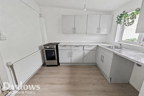 2 bed property, in Yew Street, £90,000
