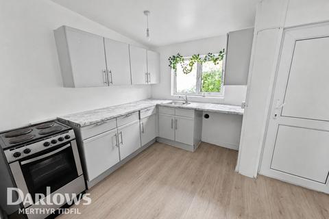 2 bed property, in Yew Street, £100,000