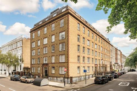 2 bed property, in Nevern Square, £535,000