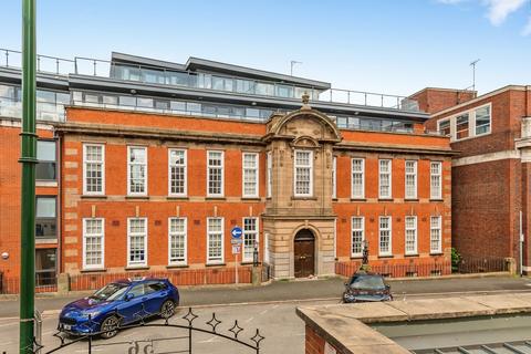 2 bed property, in The Ropewalk, £145,000