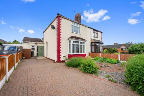 3 bed property, in Park Road, £200,000