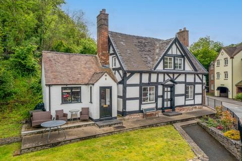 4 bed property, in The Wharfage, £600,000
