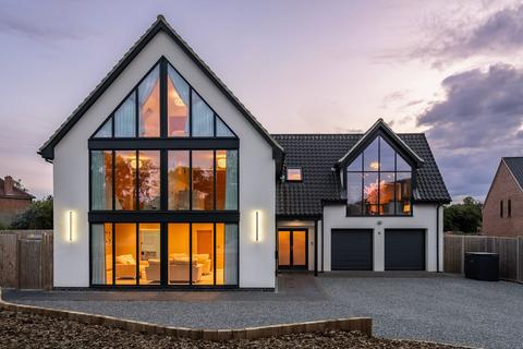 5 bed property, in Hewetson Close, £1,000,000