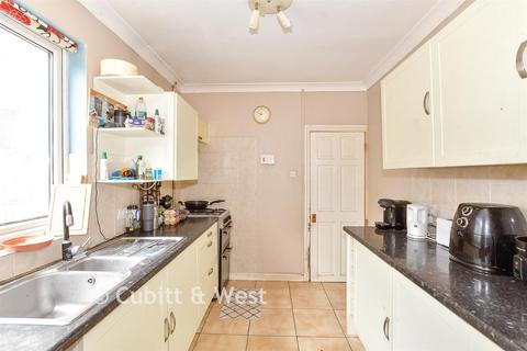 2 bed property, in Station Road, £210,000