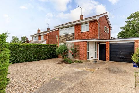 3 bed property, in Wenhaston Way, £270,000