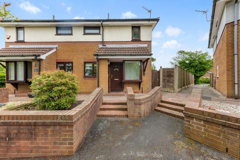 1 bed property, in Whittlewood Close, £155,000