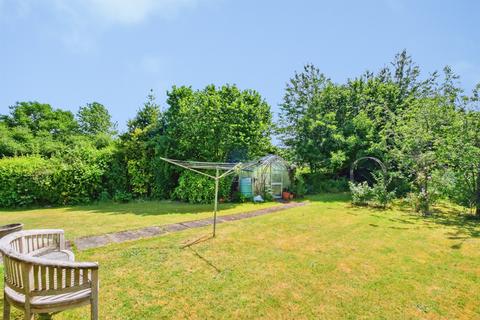 2 bed property, in Stockwood Close, £338,000