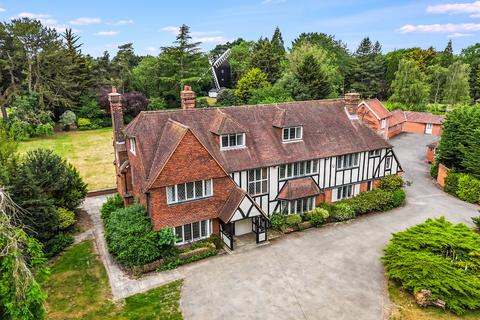 6 bed property, in Mill Green Road, £7,950,000