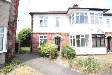 2 bed property, in High Street, £300,000