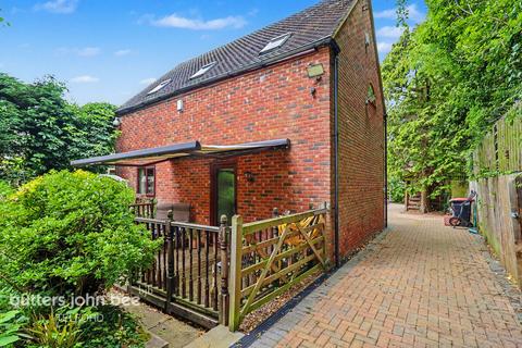 4 bed property, in High Street, £440,000