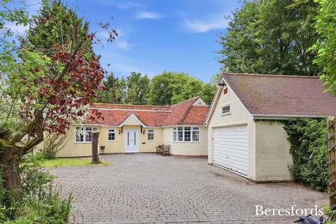 4 bed property, in Queenborough Lane, £700,000