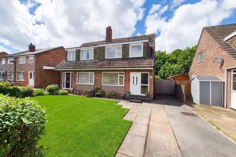 3 bed property, in Stour Lodge, £215,000