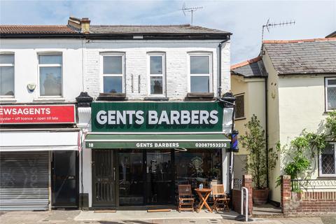 2 bed property, in Staines Road, £325,000