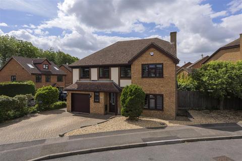 4 bed property, in Shepherds Gate Drive, £700,000