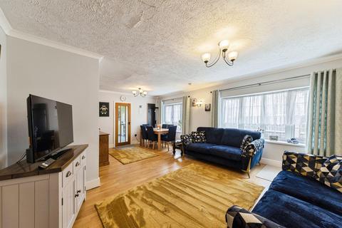 2 bed property, in Belle Vue, £550,000