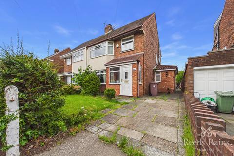 3 bed property, in Davy Close, £275,000