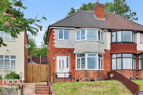 3 bed property, in Fairway, £220,000
