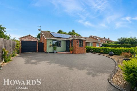 2 bed property, in Mill Road, £325,000