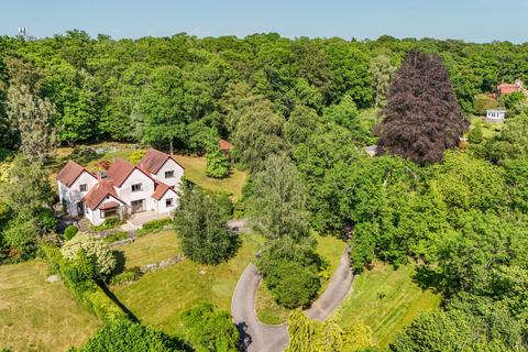 5 bed property, in Dunwood Hill, £1,450,000