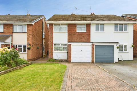 3 bed property, in Aspen Road, £230,000