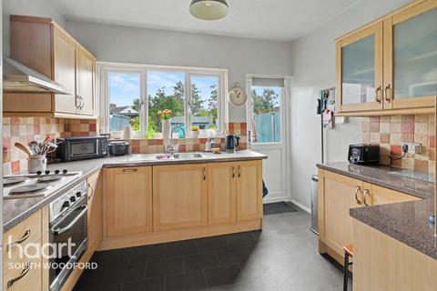 3 bed property, in Winchester Road, £575,000