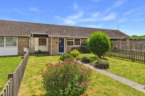 2 bed property, in Birch Road, £250,000