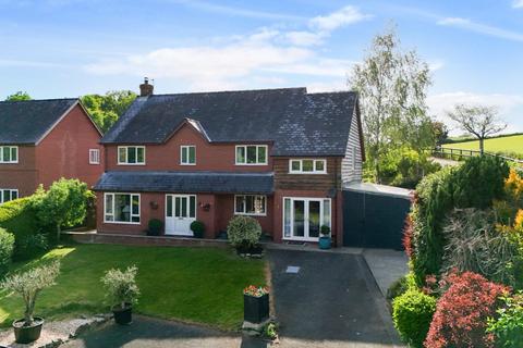 4 bed property, in Glan Y Nant, £425,000